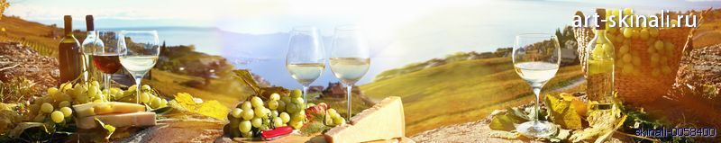 фото для фартука в кухню белый виноград и белое вино на фоне зеленой долины